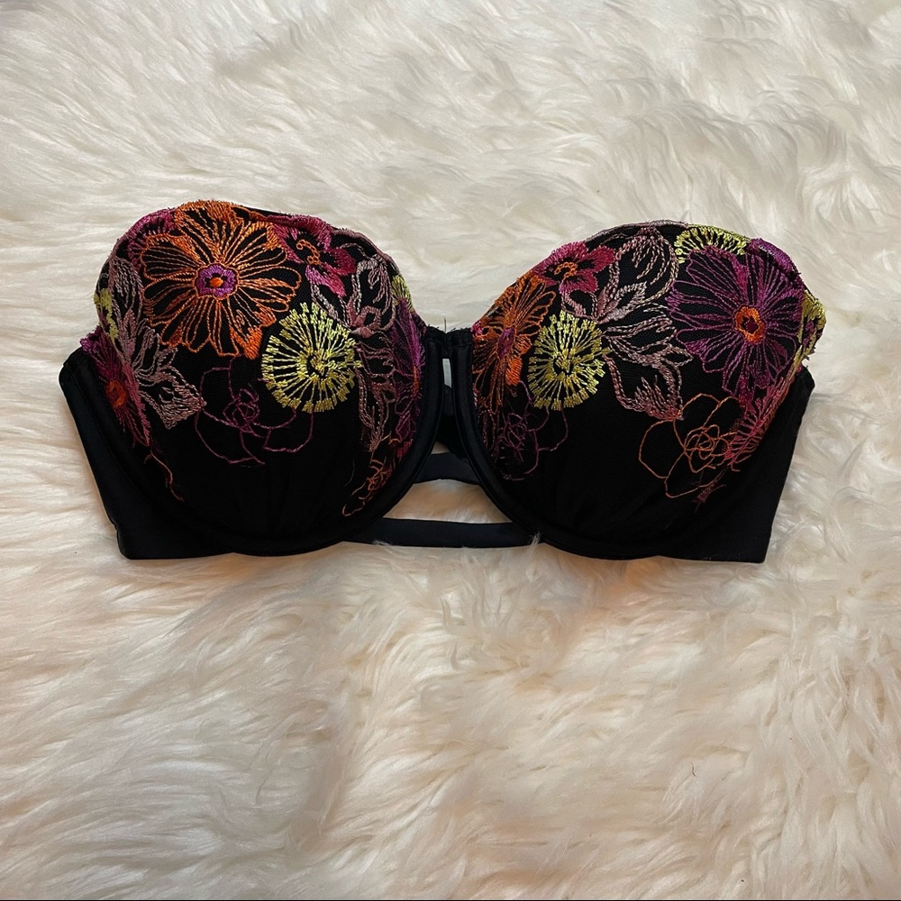 NWOT Black Embroidered Strapless Swimsuit Top